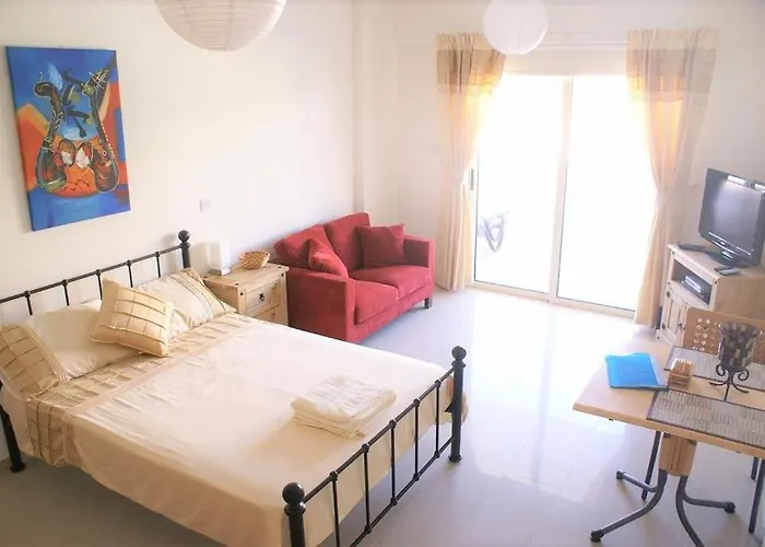 B103 Vanessa Lovely * Pegeia